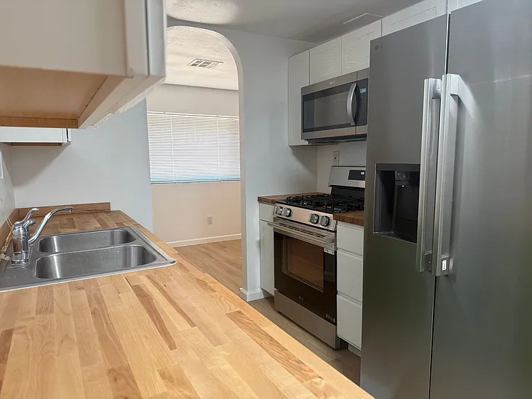 6820 N Blue Blvd — Photo 11