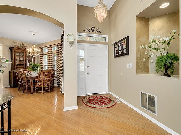 2nd image of 1109 Oxford Ct