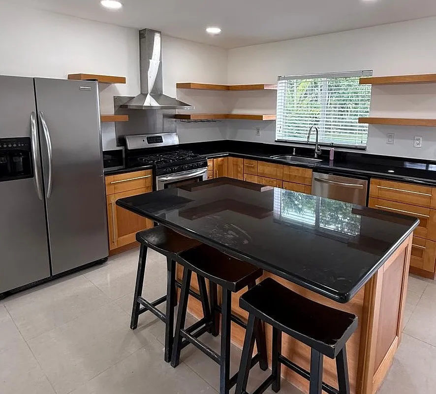 4 bed, 1700 sqft, $4,400 — Photo 3