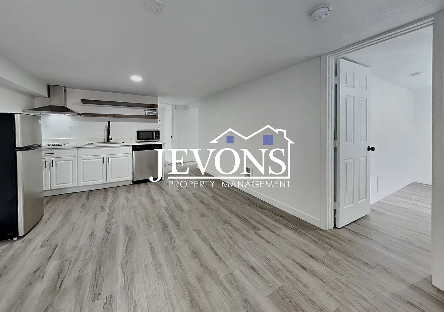 630 N Skyline Dr Tacoma, WA 98406 — Photo 2