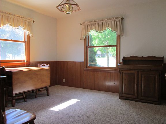 5th image of 814 4th Ave S
