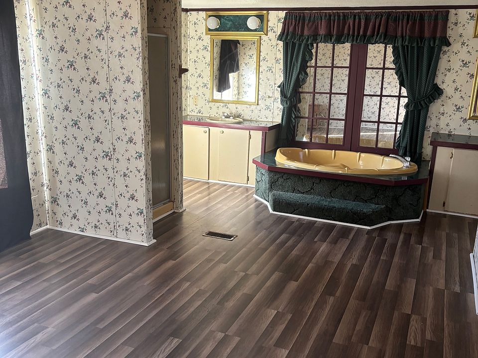 2nd image of 123 Lauren Brooke Ct
