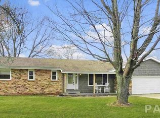 109 Country Lake Dr, Pekin, IL