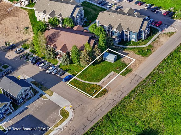 2nd image of 424 Clubmoss Ln