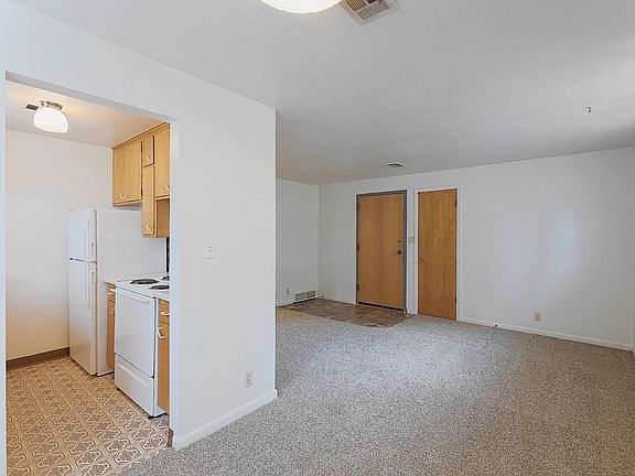 2nd image of 4321 Holdrege St #3
