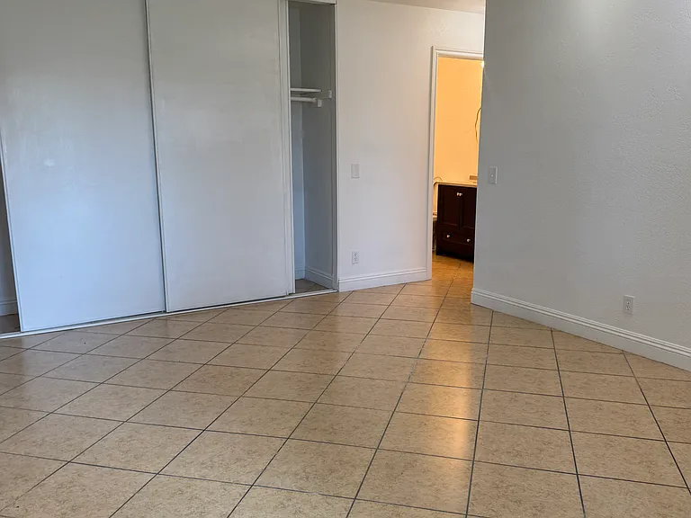 721 W 1st St #F103 — Photo 18