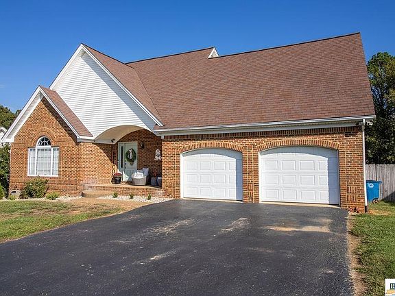 3rd image of 130 Pebble Dr