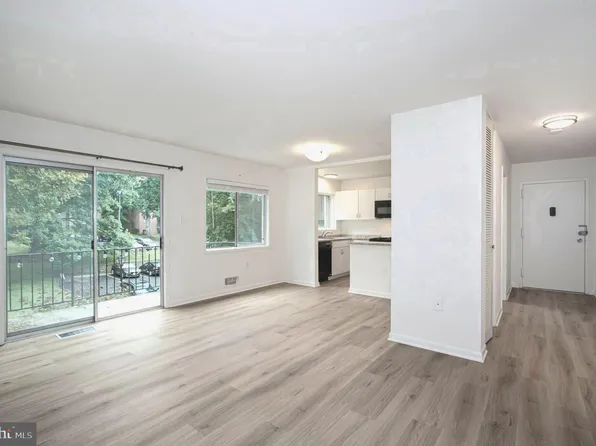 10670 Weymouth St APT 204, Bethesda, MD 20814
