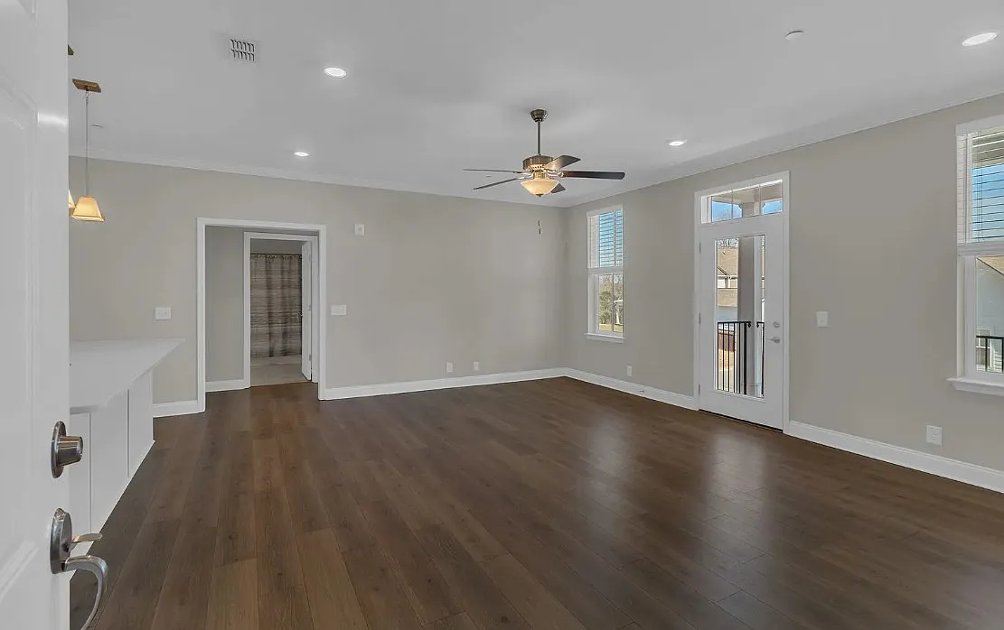 2 bed, 1156 sqft, $2,200 — Photo 4