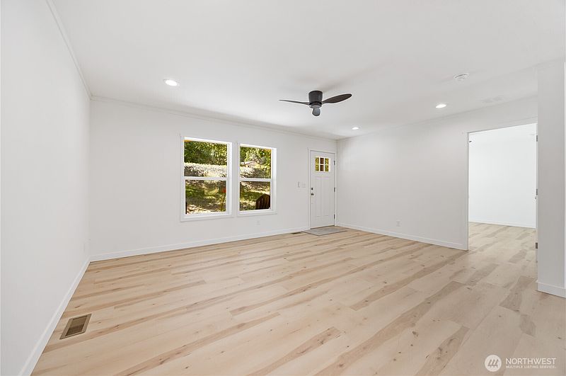 5th image of 329 E Franklin Street