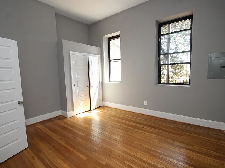 211 W Lanvale St — Photo 10