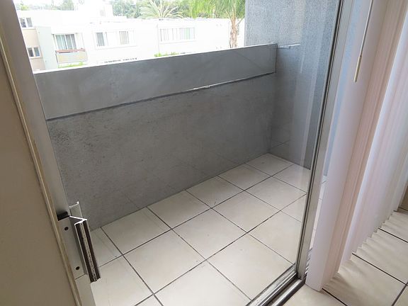 5th image of 4316 52nd St APT 1