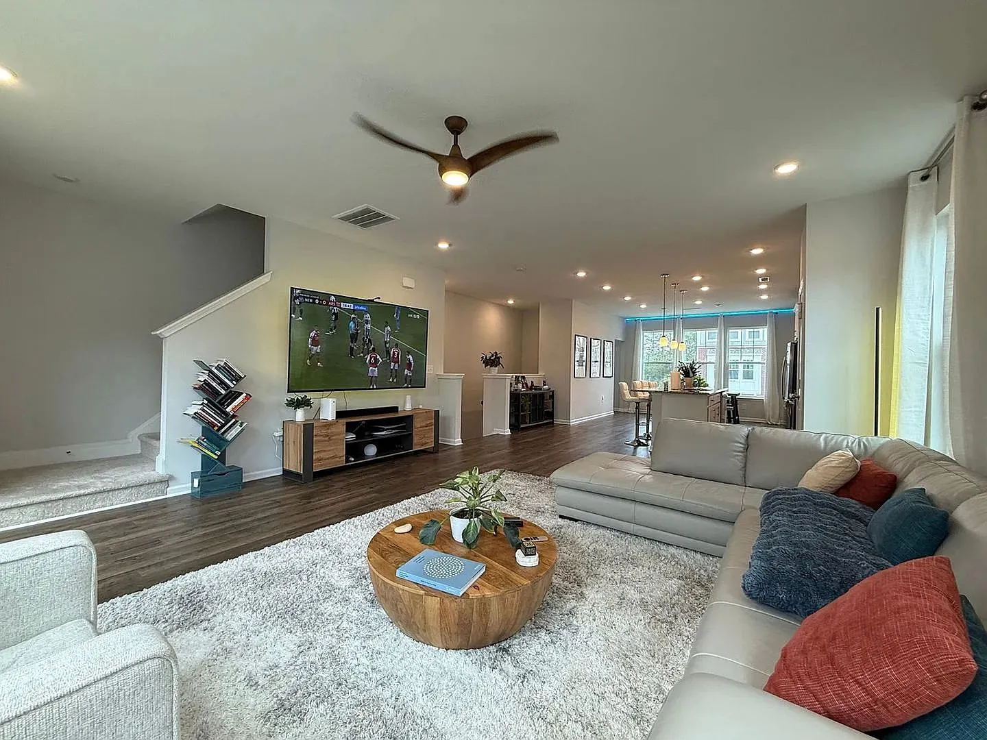 Spacious 4-bedroom, 3.5-bathroom townhome in Durham — Photo 1