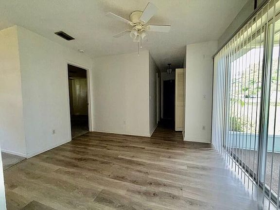 4th image of 717 SE Alamanda Circle