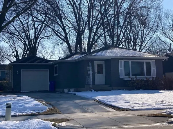 317 W 3rd St, Waconia, MN 55387
