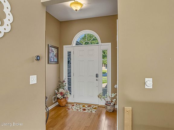 4th image of 7011 Hollow Oaks Dr