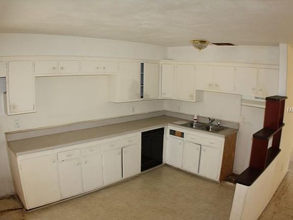 3rd image of 516 Burland St
