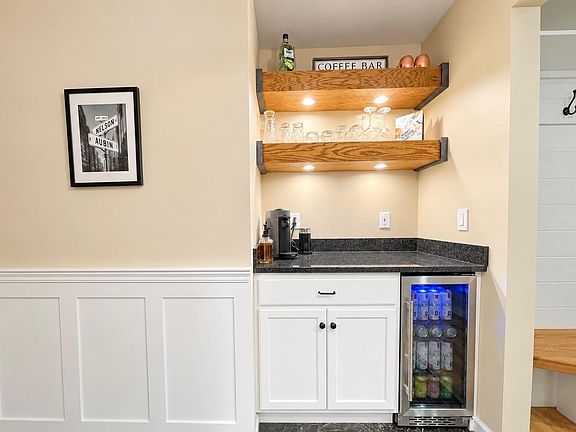4th image of 4412 Cedar Lake Rd S APT 3