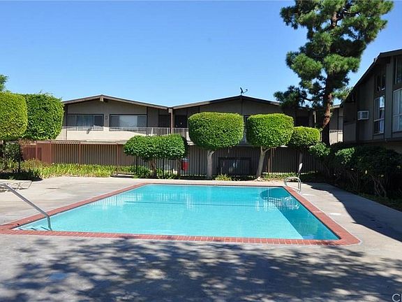 3rd image of 800 Coriander Dr Unit D