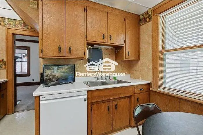 945 Sherburne Ave — Photo 10