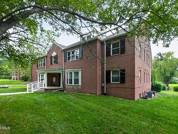 2nd image of 2237 Evergreen Rd