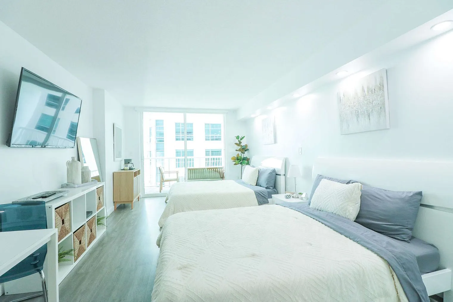 1 bed, 1.0 bath, 5381 sqft, $3,367 — Photo 2