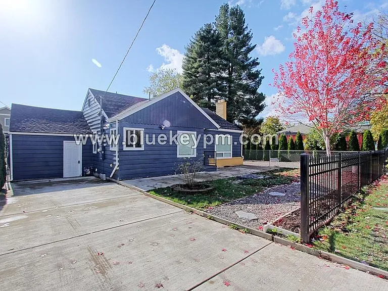 12220 SE Mill St — Photo 2