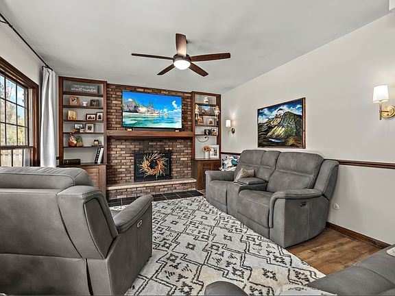 3rd image of 649 N Sharon Dr