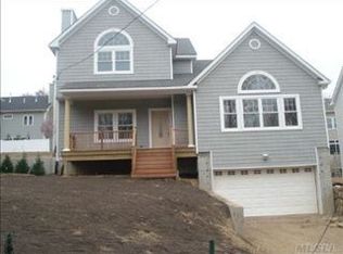 93 Scudders Ln, Glen Head, NY 11545