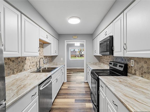 4th image of 25315 Country Club Blvd #9