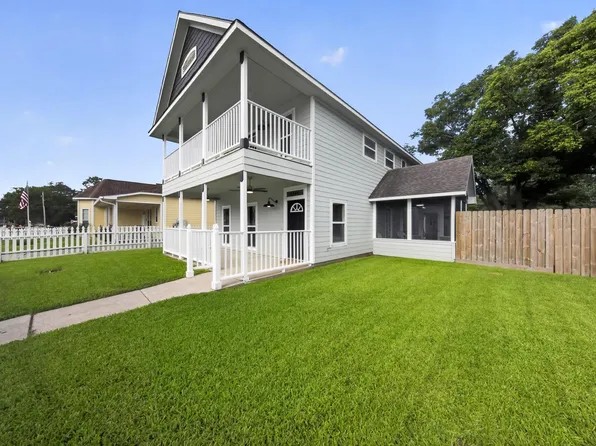 1086 S Hood St, Alvin, TX 77511