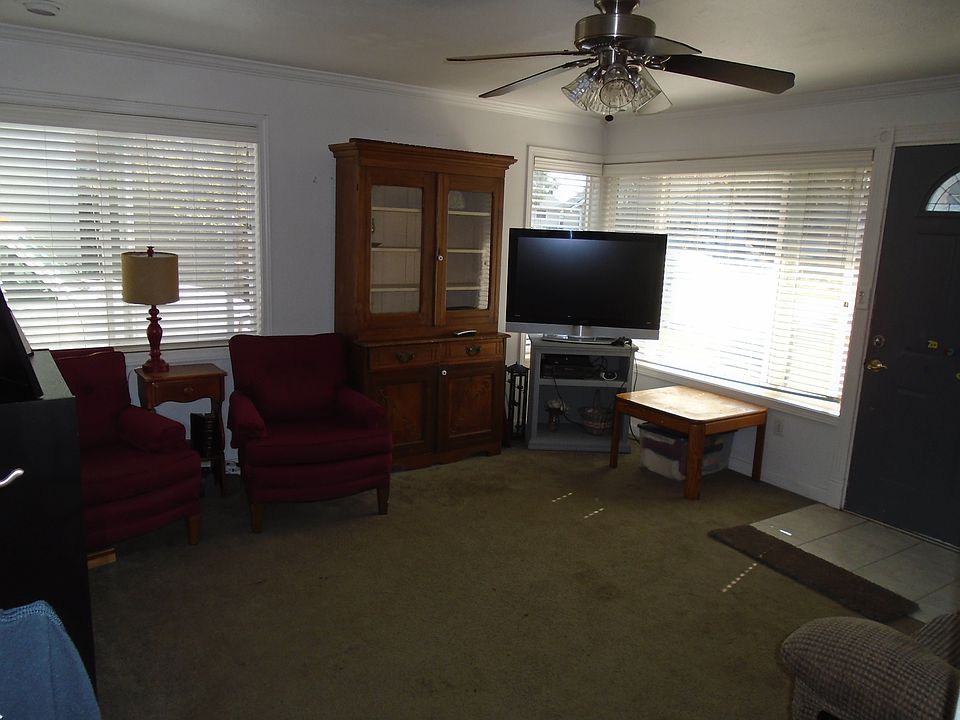 1st image of 2608 E 8th St