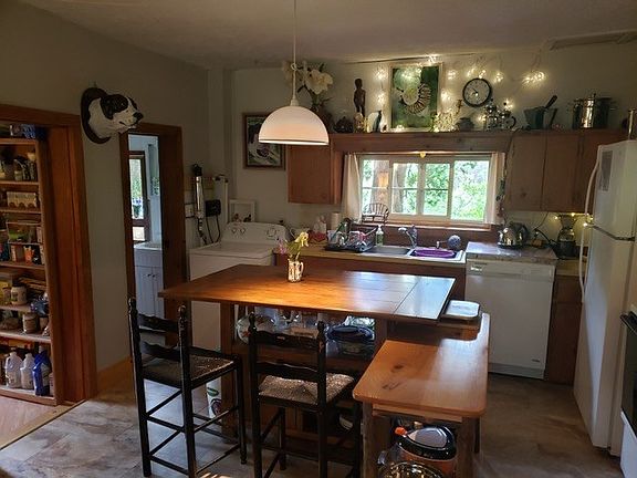 3rd image of 989 Briar Patch Mountain Rd