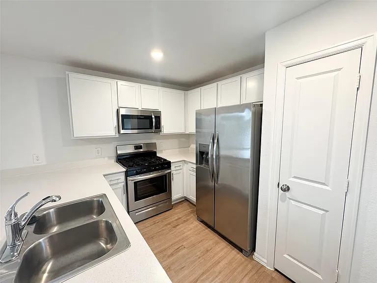1411 Las Cuevas Dr — Photo 9
