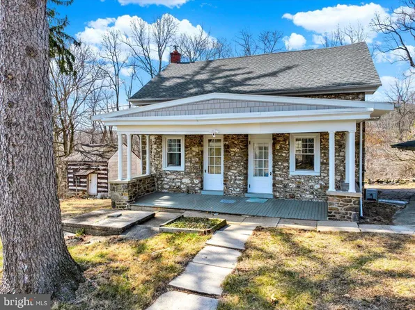 1190 W Leesport Rd, Leesport, PA 19533