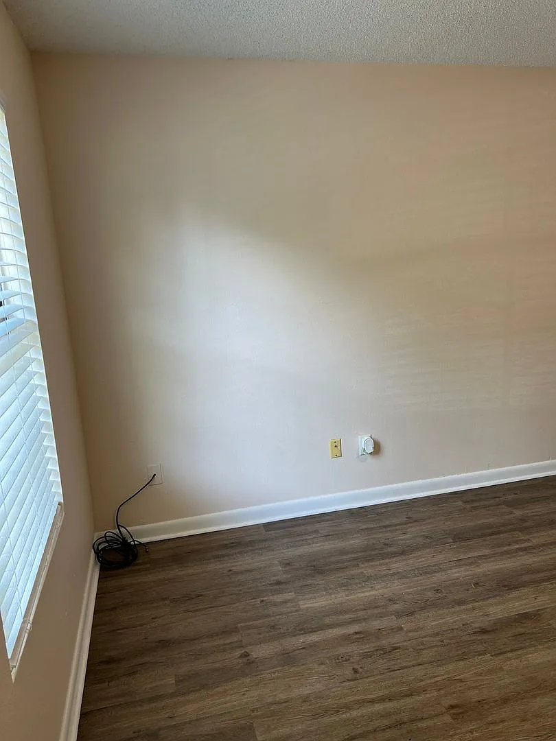Pool-View/ Access - 2 Bedroom 1.5 Bath Townhome - $1500 /Mo. — Photo 2