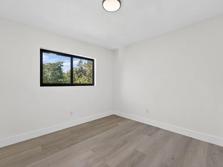 37 NW 59th St #7 — Photo 17