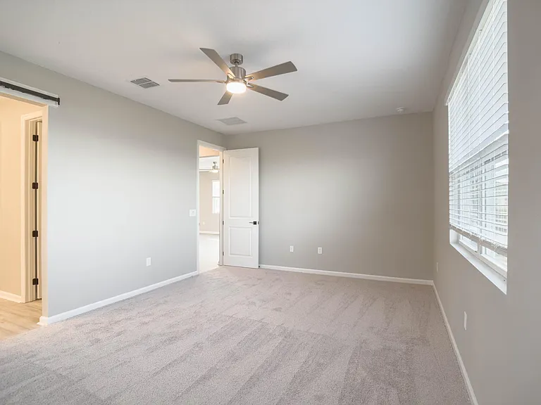 992 Griffon Ave — Photo 29