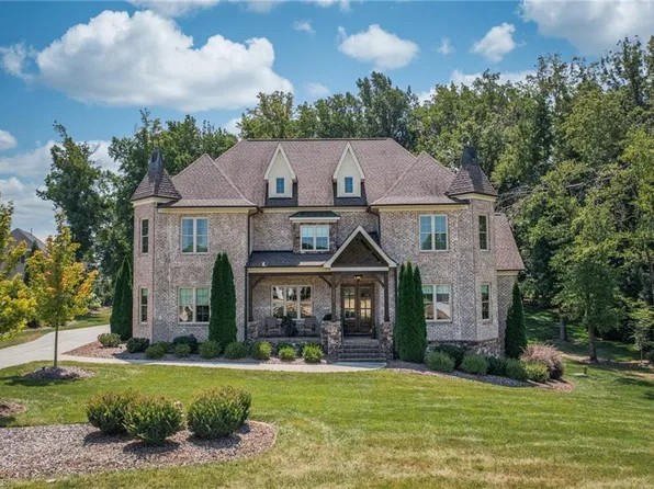 6841 Shields Dr, Oak Ridge, NC 27310