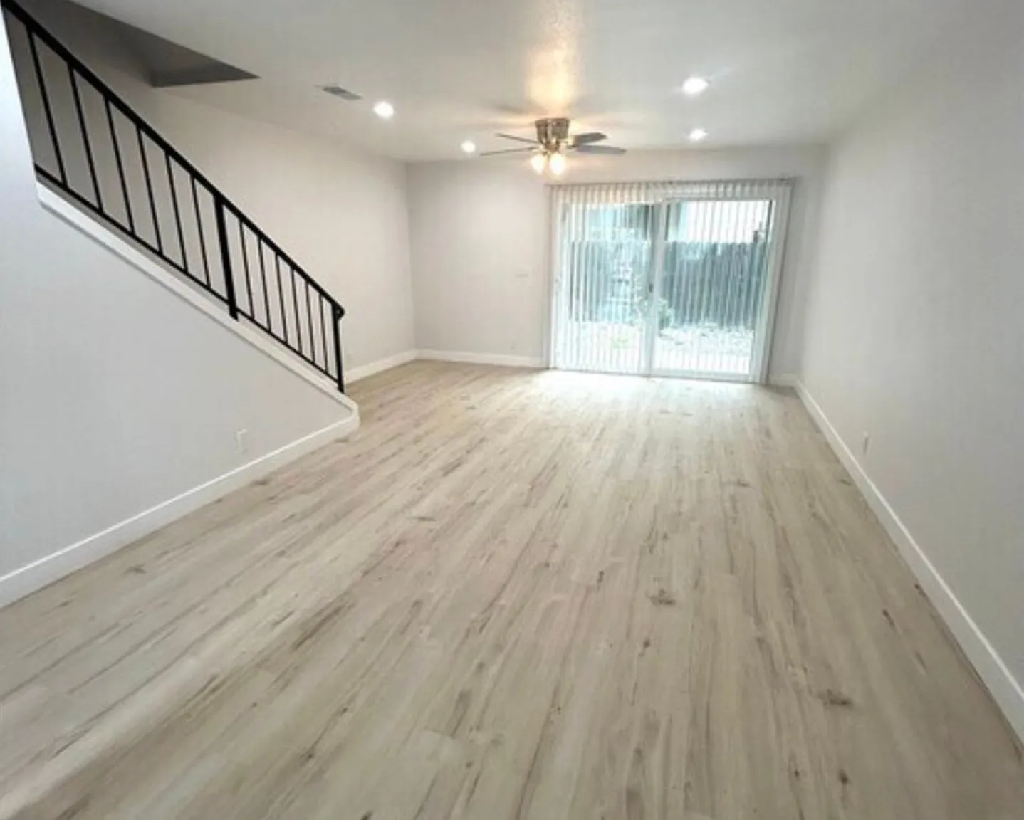 Foothill Manor Townhomes — Photo 2