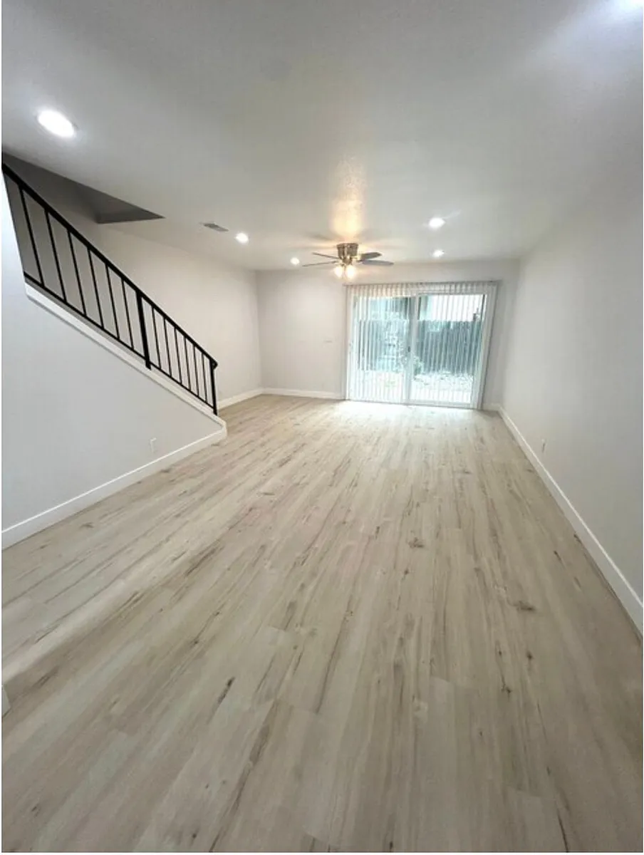 Building Photo - Foothill Manor Townhomes