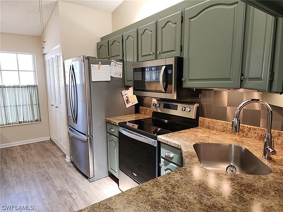 5th image of 9590 Windsor Club Cir