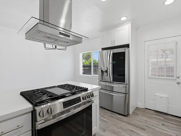 584 N 8th Ave — Photo 20