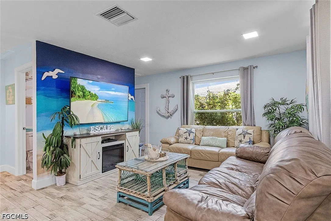 2 bed, 2.0 bath, 855 sqft, $1,395 — Photo 2