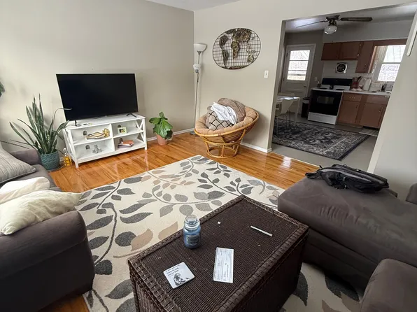 7 Apple Blossom Ln #B, Albany, NY 12205