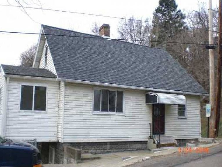2nd image of 874 Farren St