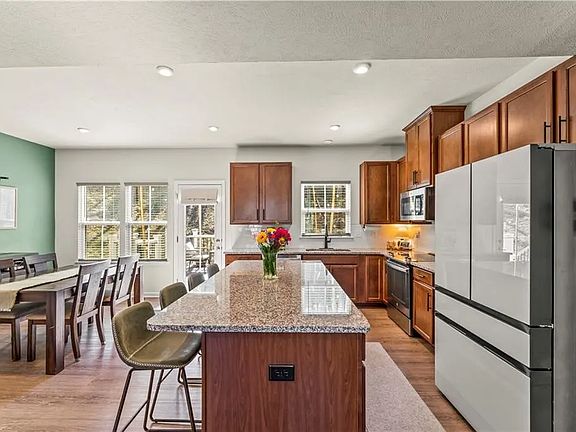 3rd image of 484 Greenwood Dr N