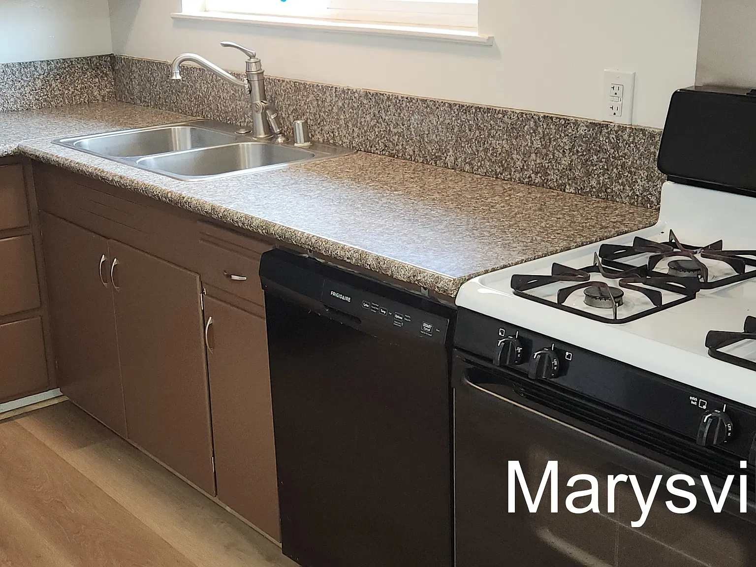3 bed, 1196 sqft, $2,000 — Photo 3