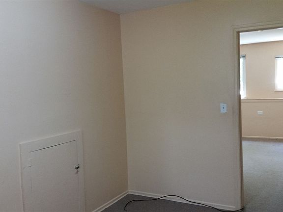 Extra Room Basement-20160710_132941