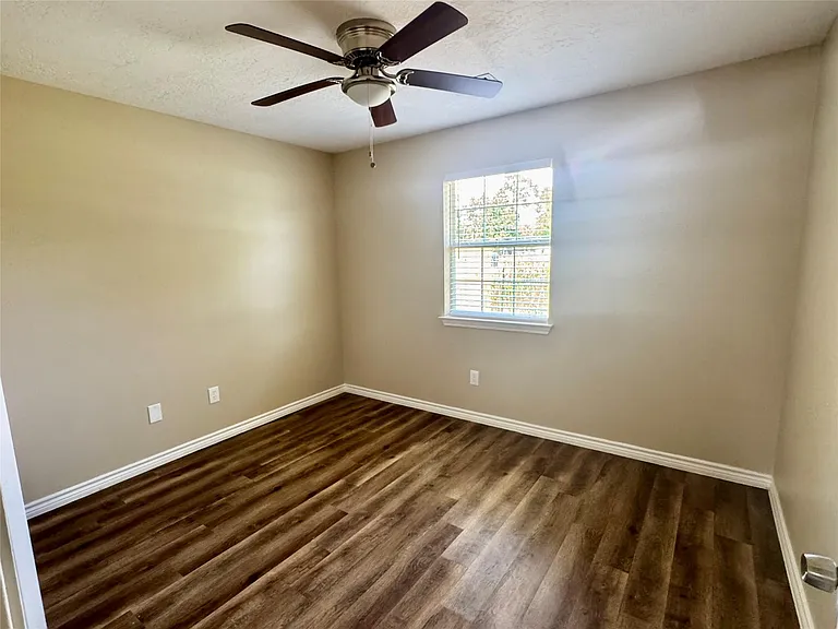1592 Dr Martin Luther King Dr — Photo 17